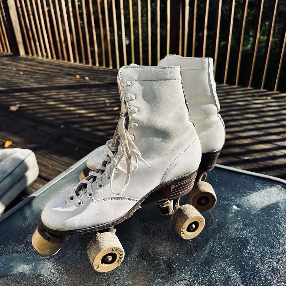 1970’s Betty Little Hyde White leather Classic Roller Skates.  10” Sz 8-9?